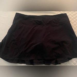 Size 6 Lululemon black skirt.